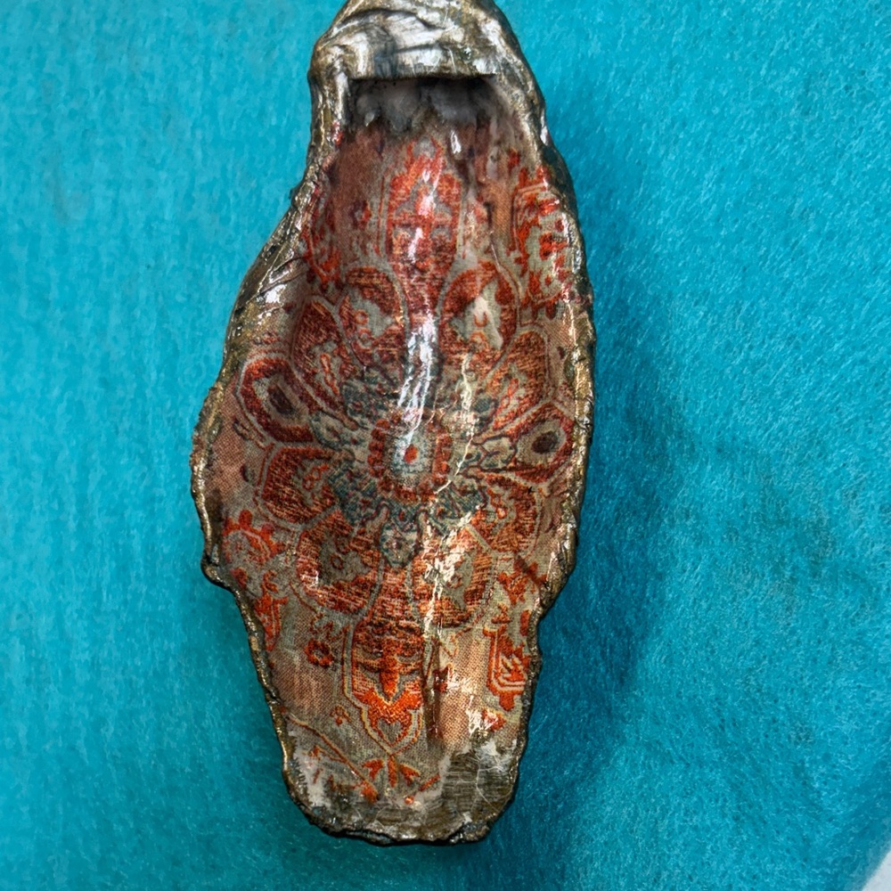 Oyster Ornate Red and Gray Trinket Dish
